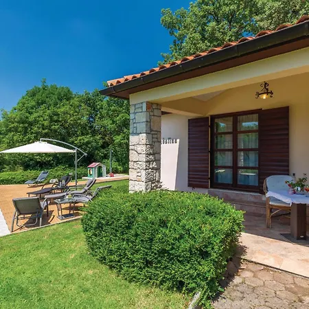 Holiday home Awesome In Belavici With Sauna *
