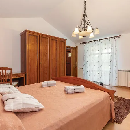 Holiday home Awesome In Belavici With Sauna *