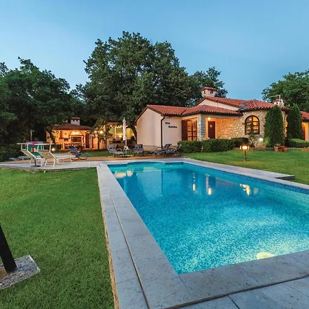 Holiday home Awesome In Belavici With Sauna *